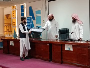 تنفيذ لقاء توعوي لطلاب معهد تعليم اللغة العربية بالتعاون مع وحدة التوعية الفكرية يوم الاثنين 28-شعبان-1447